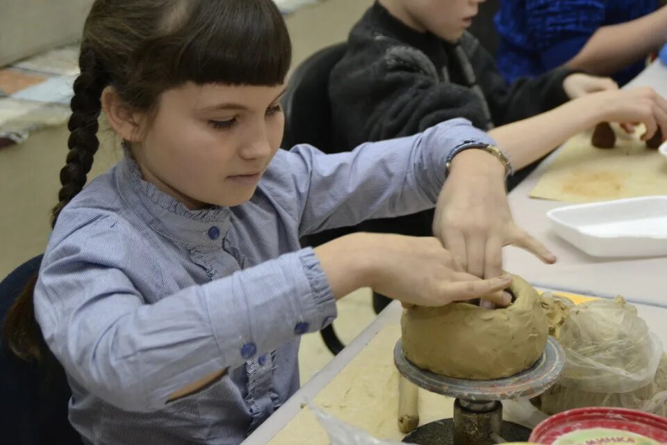 Юный Гончар. Форма для школы юного Гончара спецодежда Гончара. Юный Гончар чашка. Экскурсия Юный Гончар Омск фото. Гончары омска