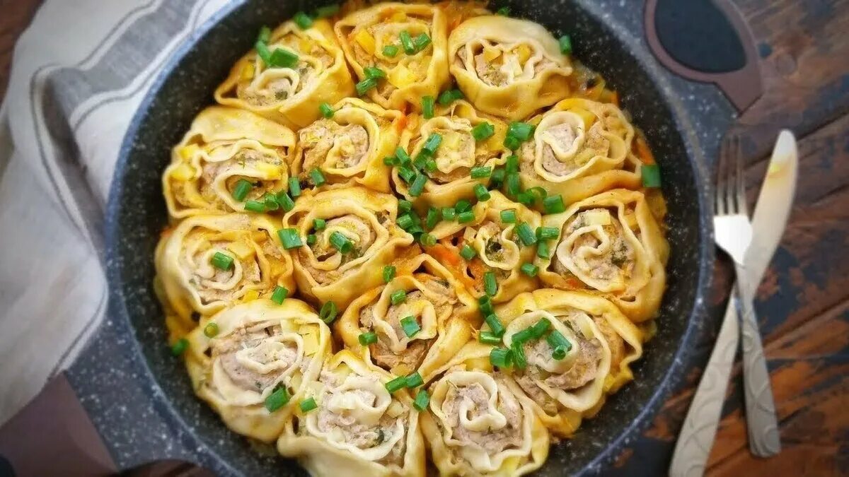 Ленивые пельмени на сковороде с фаршем и овощами рецепт фото пошагово и видео - 