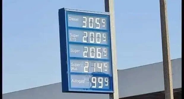 Литр бензина в Германии. Ценник на бензин. Ценник за бензин. Бензин в Европе.