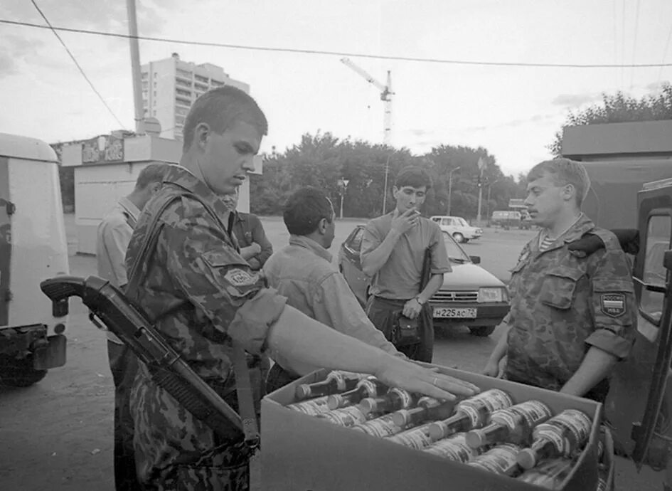 Московский ОМОН 1994. Московский ОМОН 1990е. Милиция России 1994. ОМОН Москва 90-е. Боец 5 лихие 90 е читать