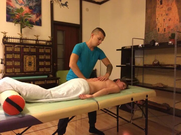 Богдан массажист. Богдан лукьянов возбуждающий массаж. Массаж для женщин от богдана. Анапа массаж санаторий. Массажист.