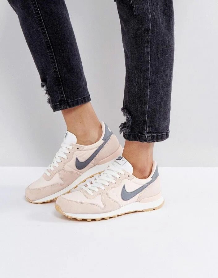 Кроссовки Nike Internationalist. Женские кроссовки Nike Internationalist. Nike Internationalist розовые. Nike Internationalist женские розовые. Светлые замшевые кроссовки