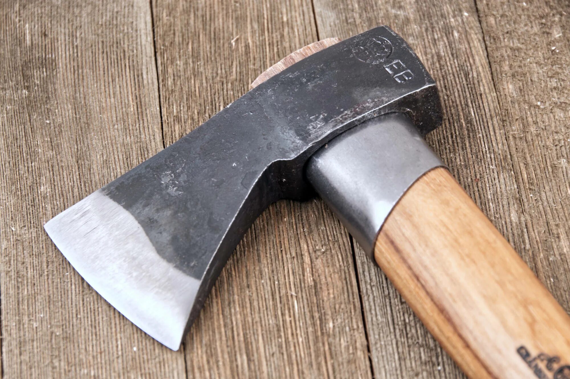 Насадка топорища. Топорище для топора. Клин топор топорище. Клин топор топорище. Gransfors bruks ancient axe.
