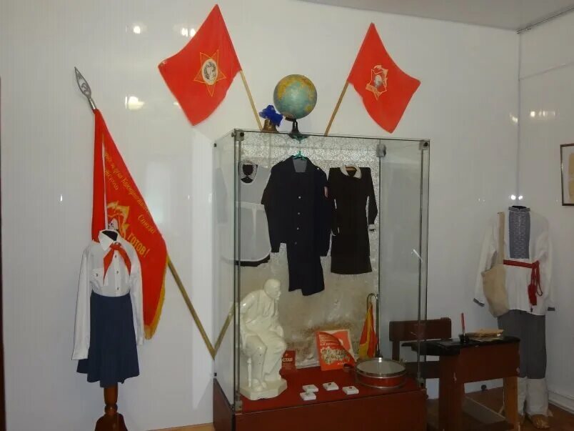 Название выставки. Выставка пионерия. Выставка рождество христово. Атрибутика на на выставку. Фотозона пионерия.