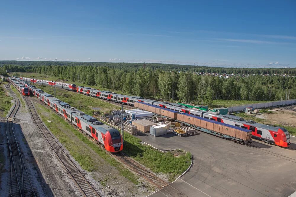 Ржд 1 июня. Завод Уральские локомотивы верхняя Пышма. Уральские локомотивы верхняя Пышма Ласто. Верхняя Пышма Ласточка. Завод Ласточка верхняя Пышма.