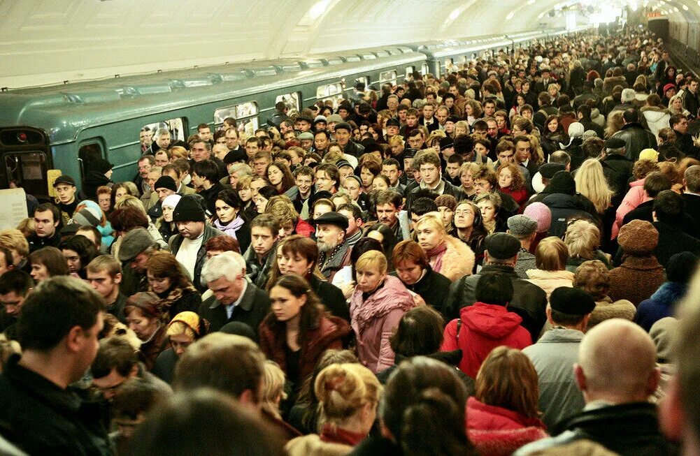 Московское метро час пик. Час пик в метро в Москве. ЧАСПИК В мочковсеом метро. Час пик в метро в Москве 2021.