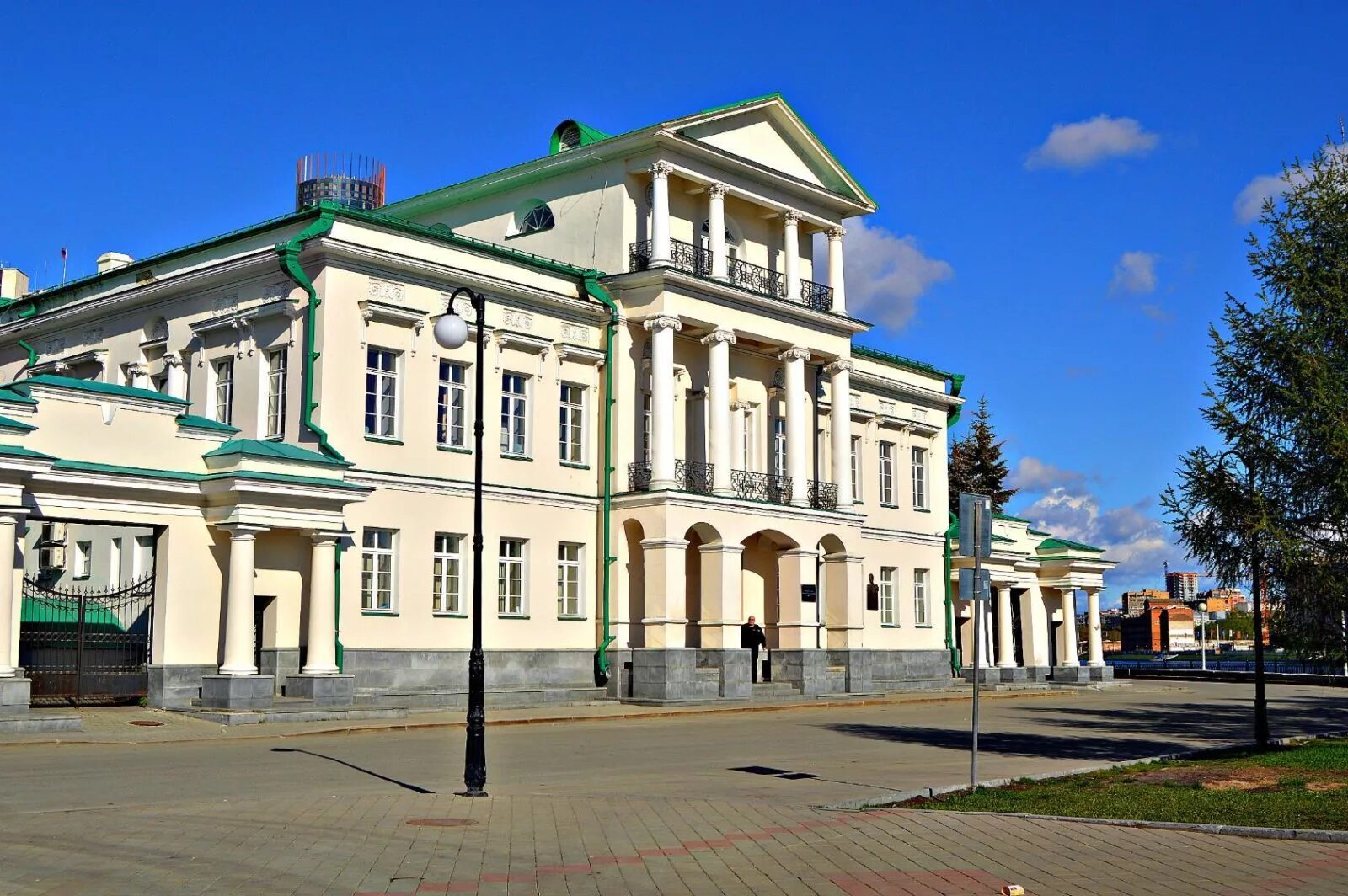 Дом главного горного начальника Екатеринбург. Дом купца Пшеничникова ЕКБ. Дом главного начальника горных заводов хребта Уральского. Дом главного лесничего Екатеринбург Архитектор.