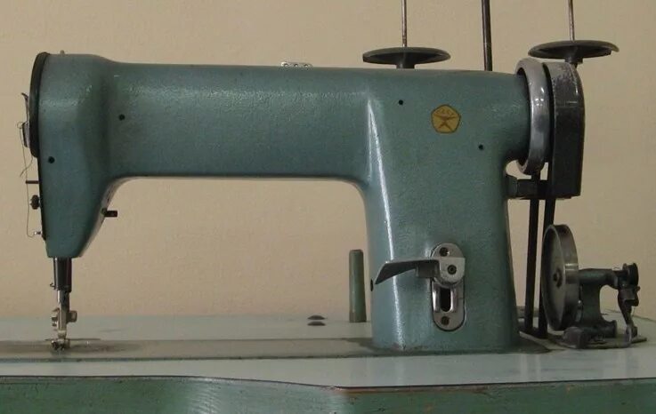 Авито промышленную швейную машину. Промышленная швейная машина 97 класса. Промышленная швейная машина 97а. Швейная машина veritas 97 класса. Промышленная швейнаая машина 97класс.