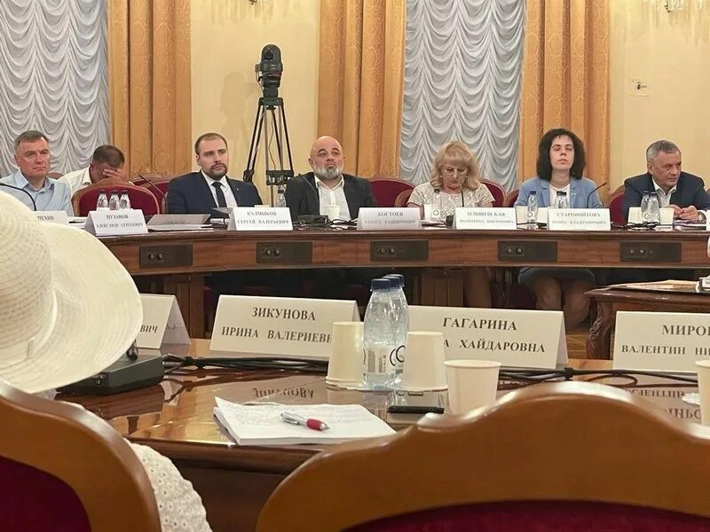 Круглый стол комитета госдумы. Участие в заседание круглого. Участие в заседание круглого. Круглый стол заседание. Участие в заседание круглого.