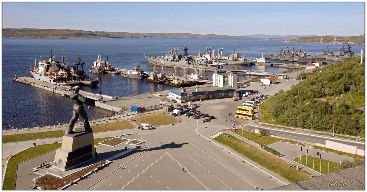 Снять североморск. Североморск столица северного флота. приморская площадь североморск. североморск база северного флота. североморск порт.