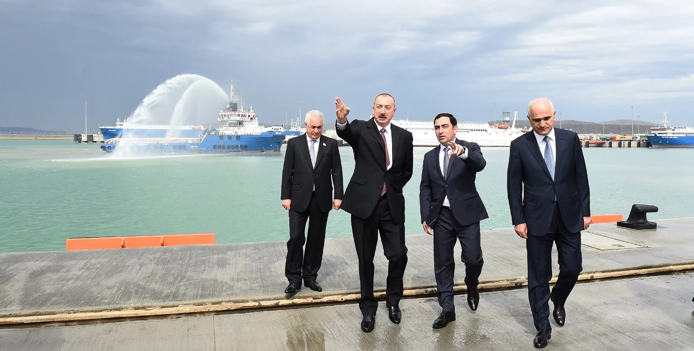 Каспийское море Баку. Каспий Баку. Азербайджан Баку море. Baku International Sea trade Port.