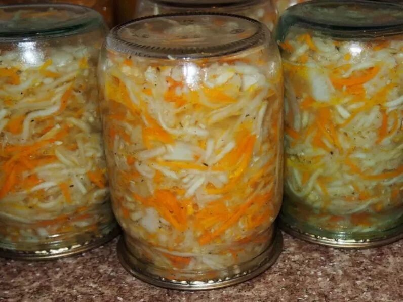 Рецепт морковь с чесноком на зиму. Салат из кабачков на зиму. салат с кабачками на зиму. салат из кабачков и моркови на зиму. салаты из моркови на зиму без стерилизации.