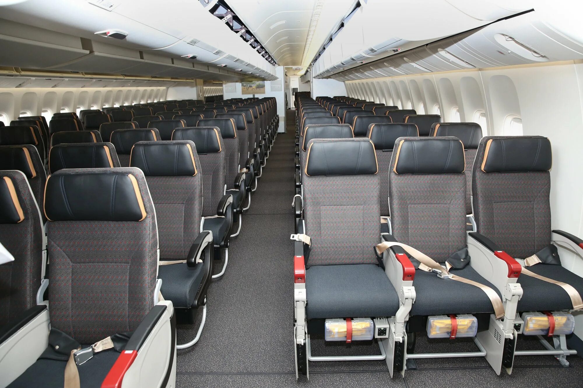 Боинг 737 nordwind. Самолет боинг норд винд. Самолет боинг норд винд. Nordwind airlines самолеты. Боинг 777 200 норд винд.