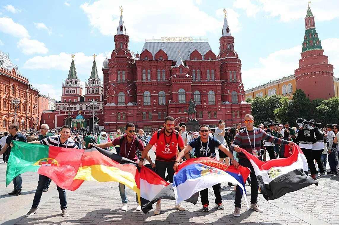 ЧМ 2018 Москва. Москва ЧМ по футболу 2018. Туристы в России. Иностранцы в России.