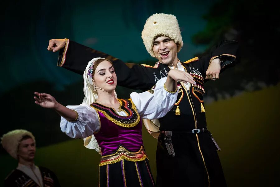 Казак девушка поет. Казачья лезгинка терских казаков. Казачка вольная анна сизова. Алла кудрявцева кубанский казачий хор. Казачья культура.