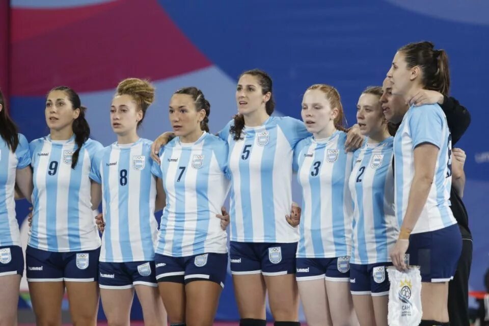 Женская сборная россии по футболу 2022. Американская сборная по футболу. Женская сборная аргентины по волейболу. Женская сборная состав. Женская сборная состав.