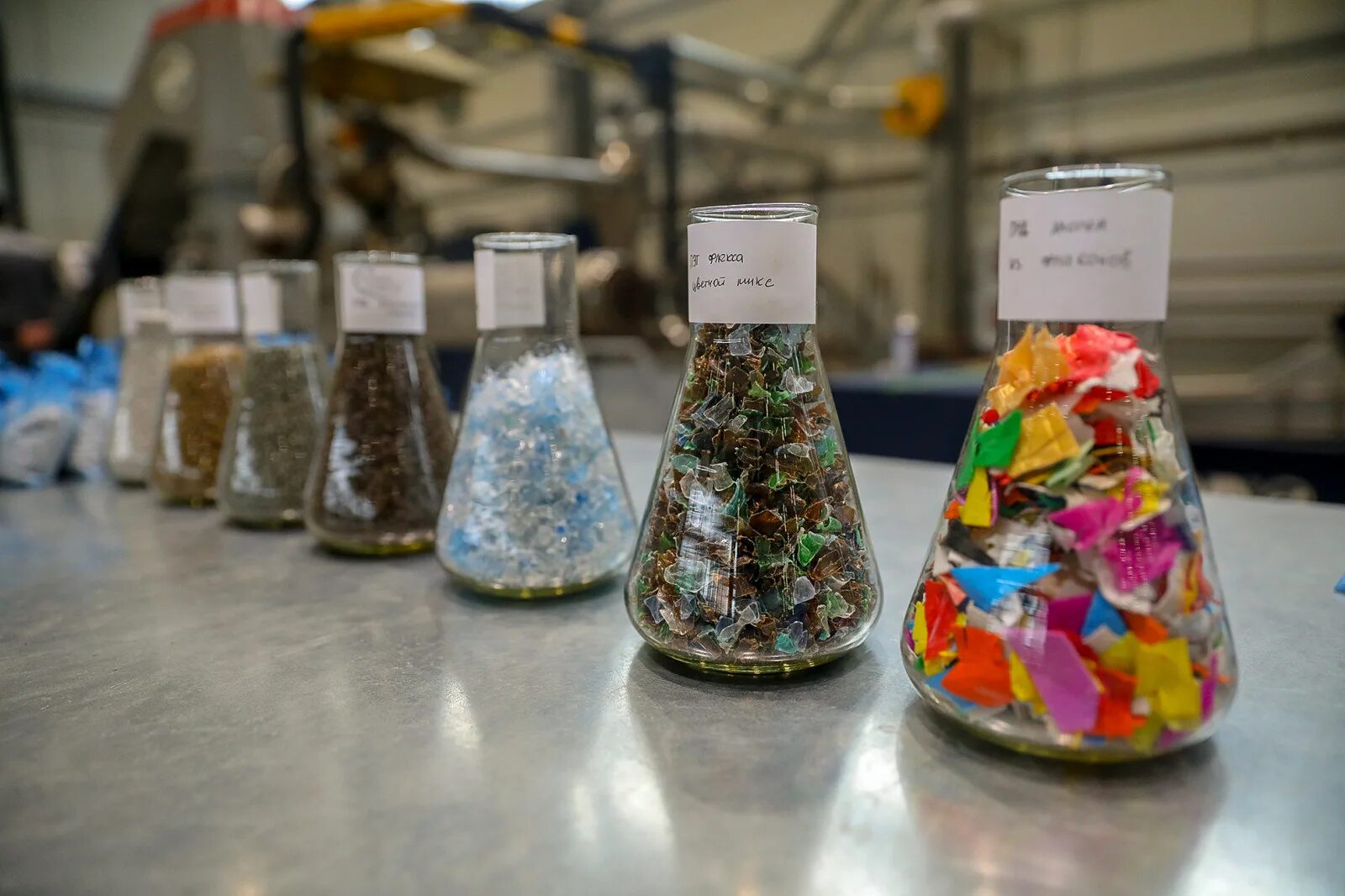 изготовлено из сырья. оборудование для производства подгузников. флекс пэт завод.