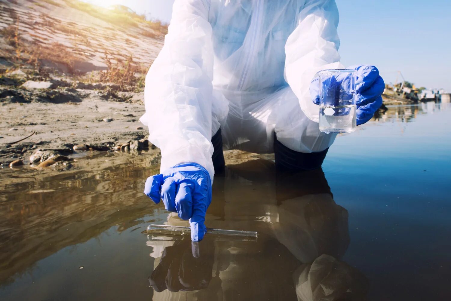 Отбор проб воды. Загрязнение воды. Сточные воды загрязнение. Загрязнение пресных вод. В пробе воды обнаружены