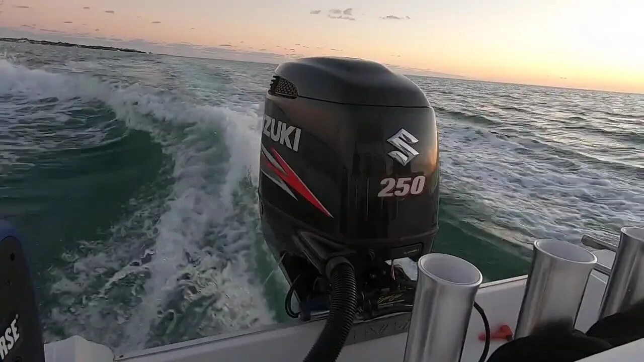 Мотор suzuki 250 см³ 2 цилиндра. Лодочный мотор suzuki df300apx. Лодочный мотор сузуки 250. Suzuki df250tx 2022 года. Suzuki 250 four stroke.