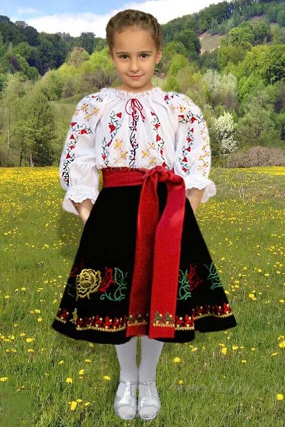 Молдаван женщина. Молдавский национальный костюм. Костюм Молдаванки. Молдавские костюмы для детей. Молдавский костюм для мальчика.