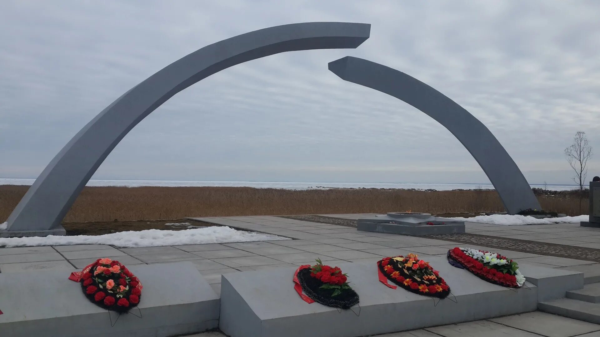 Разрыв кольца. Монумент разорванное кольцо блокады. Разорванное кольцо блокады Ленинграда. Кольцо блокады Ленинграда памятник. Блокада Ленинграда монумент разорванное кольцо.