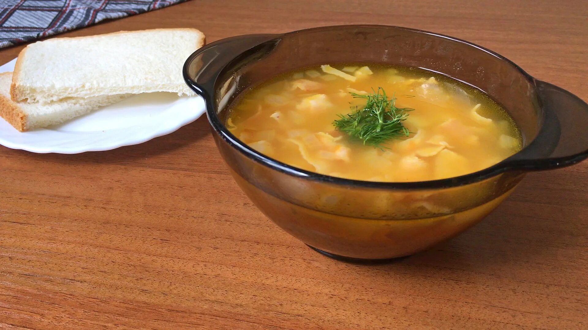 Гороховое пюре с копченостями. Гороховый суп с копченостями пюре. Школьный суп. Гороховый суп с грудинкой рецепт. Гороховая похлебка с копченостями.
