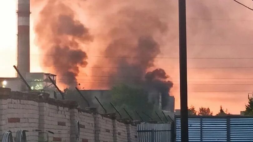 Что в дзержинске произошло сегодня на заводе. Горит завод дзержинск. пожар город ковров микрорайон заря завод. что горит в дзержинске сейчас.