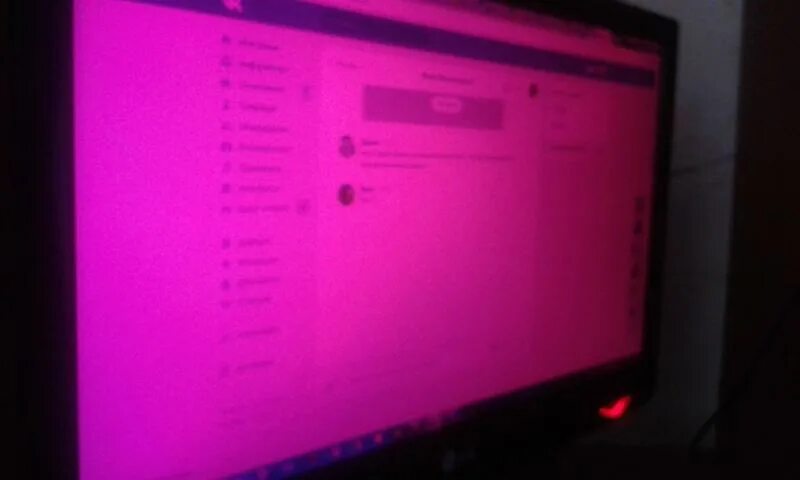Розовый экран ноутбука