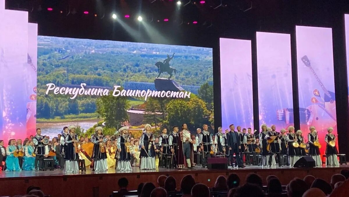 Певец в нижнем новгороде. Концерт в кремле 12 июня 2024. Оркестр народных инструментов башкирия. Концерт в кремле 12 июня 2024. 12 июня кремль.