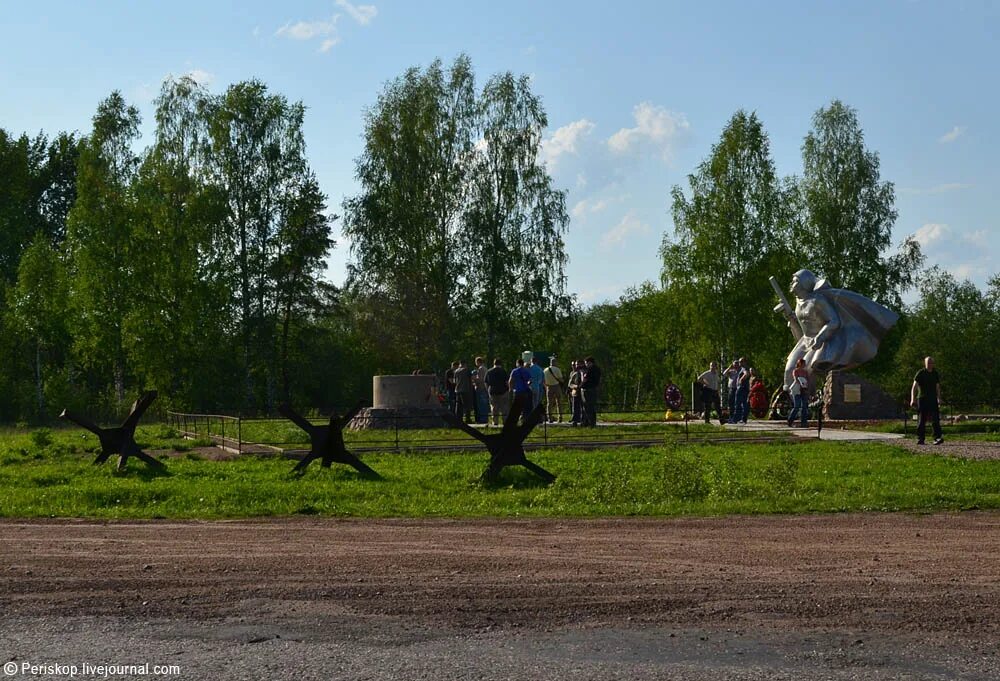 Погода лычково новгородской области демянский. Набережная Демянск. Демянск Новгородская область. Лычково Новгородская область. Памятники в Демянске.