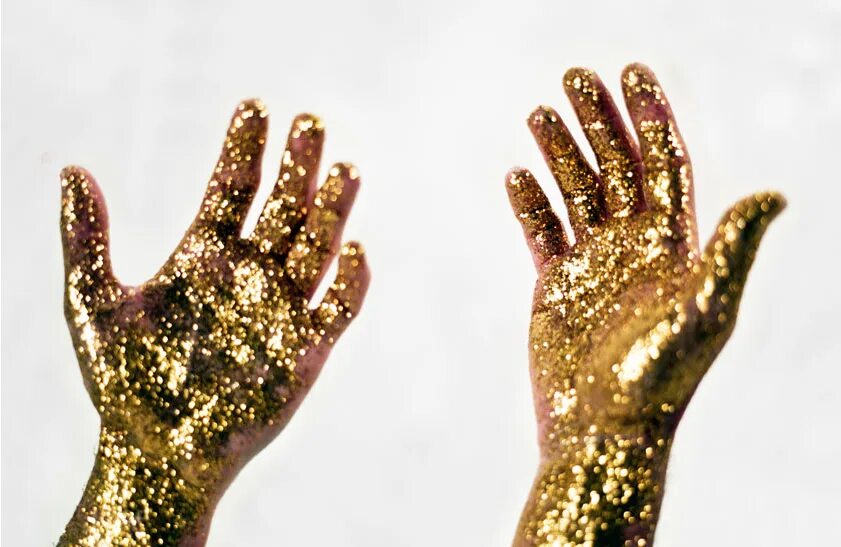 Golden hands. Kometaline coats перчатки. золотые руки. руки из золота. Golden hands.