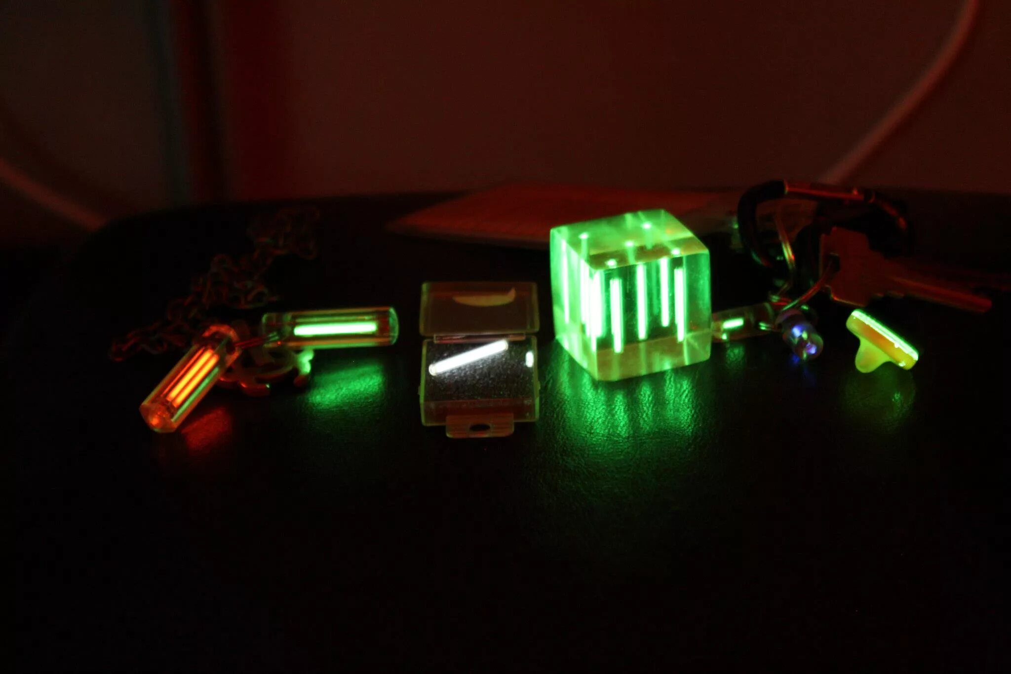 Тритиум. Тритий t20. Тритиевый фонарик. Тритий свет. Тритий радиоактивность.