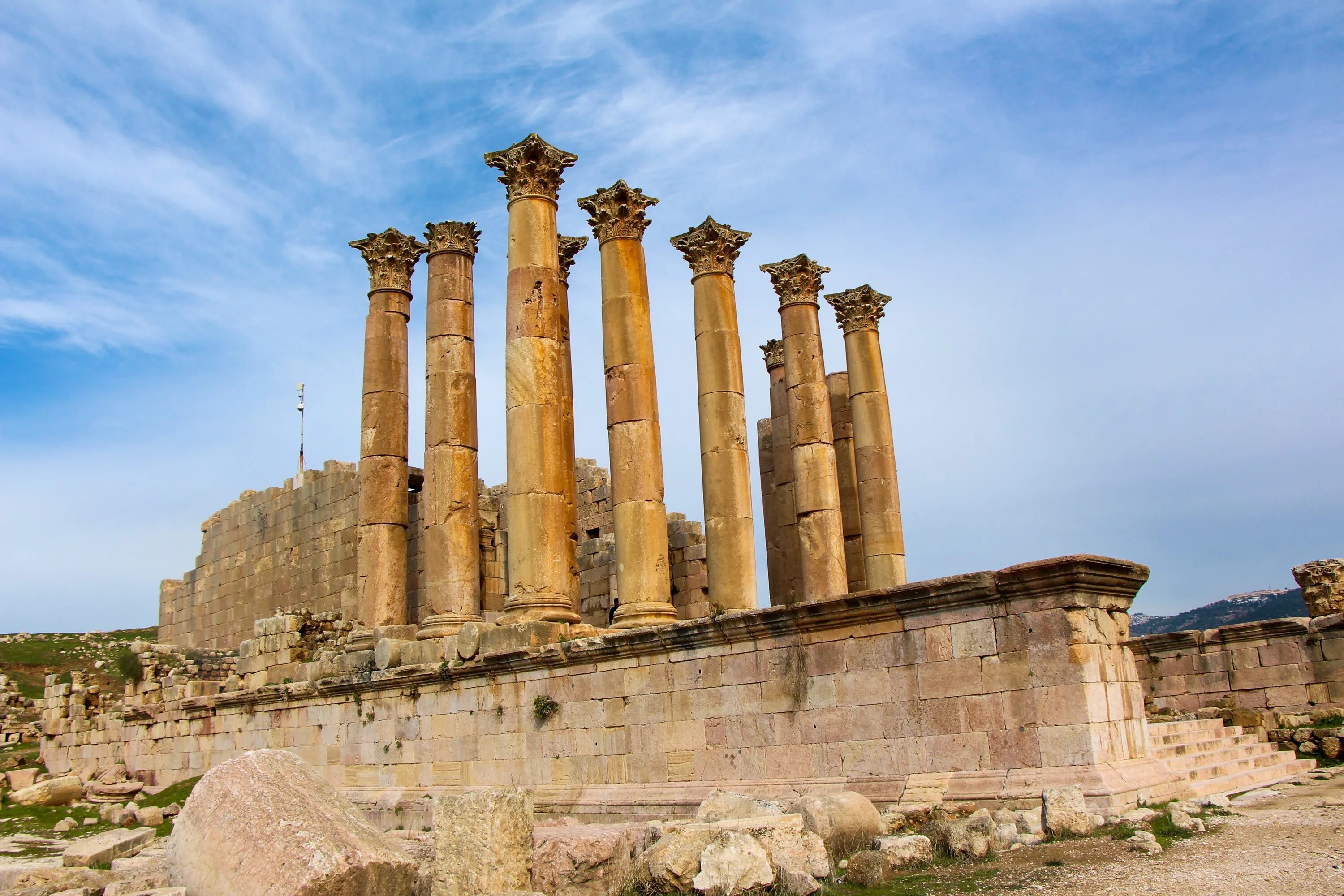 The temple of artemis. Храм Артемиды Эфесской Эфес сейчас. Храм Артемиды Эфесской Измир. Храм Артемиды сейчас. Храм Артемиды в Эфесе (560 г. до н. э.).