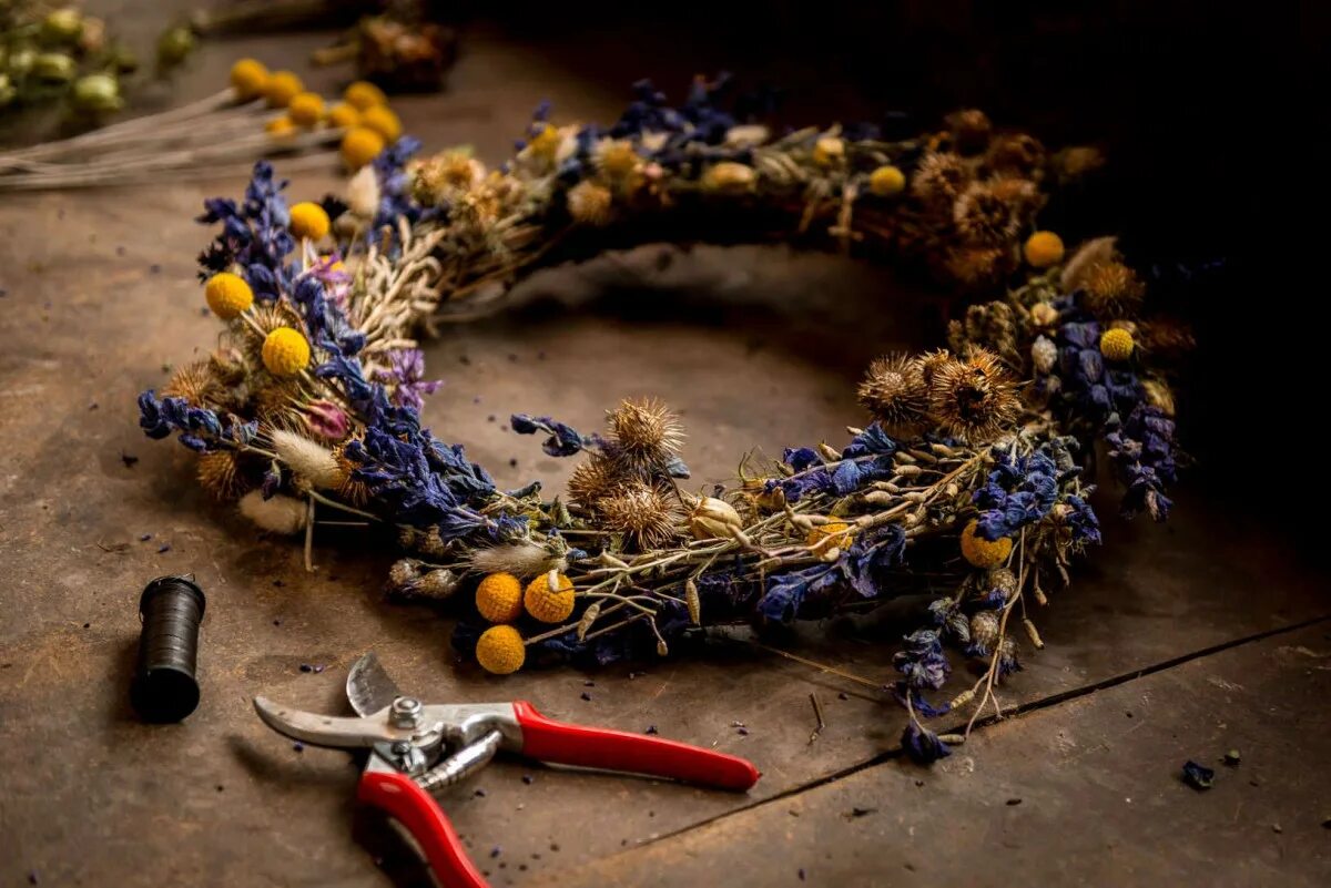 Making wreath