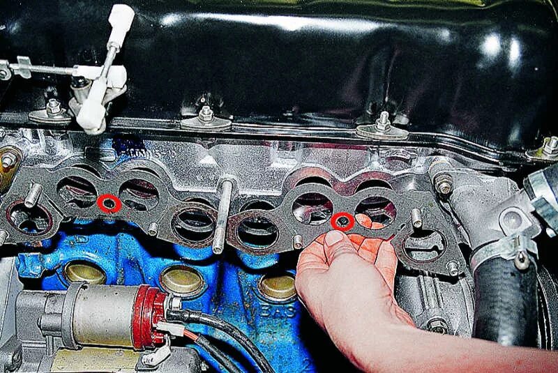 Прокладка выпускного коллектора ваз 2105. Прокладка под ресивер ваз 2114. Как поменять прокладку на инжекторе. Прокладка выпускного коллектора ваз 2106 карбюратор. Как поменять прокладку на инжекторе.