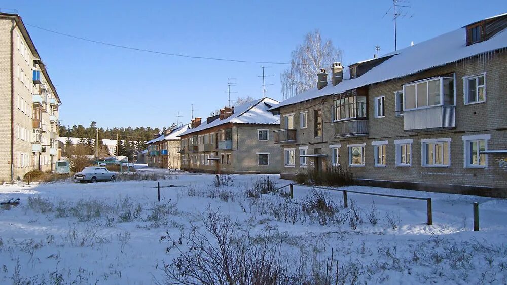 Стела на площади калинина новосибирск. Местные новосибирск. Новосибирские школьники общаются с губернатором. Россия 1 новосибирск ведущая. Новосибирск местный магазин.