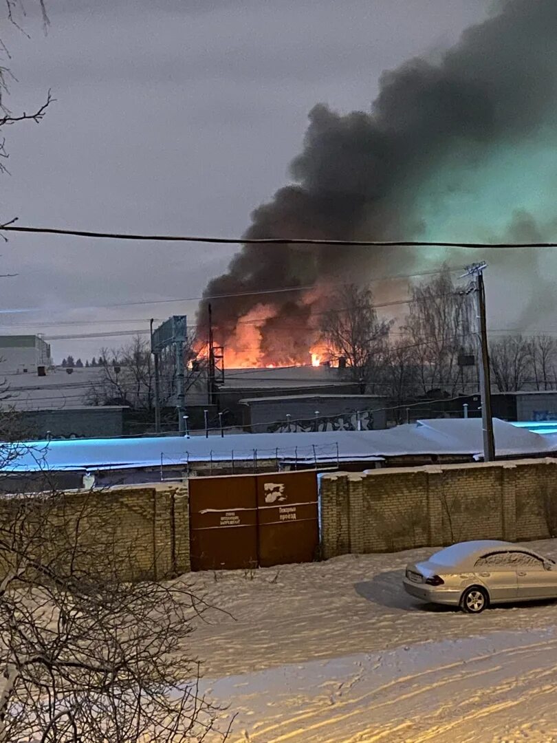 Взрыв в санкт петербурге пискаревка. Проспект Непокоренных овощебаза. Пожар проспект Непокоренных. Пожар овощебаза СПБ. Калининская овощебаза Санкт-Петербург.