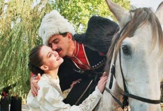 песня про дон реку слова. казак с казачкой на коне. песни в электричке под гармонь поют. новоаннинский казачка анна. расставалась казачка с парнем черночубым.