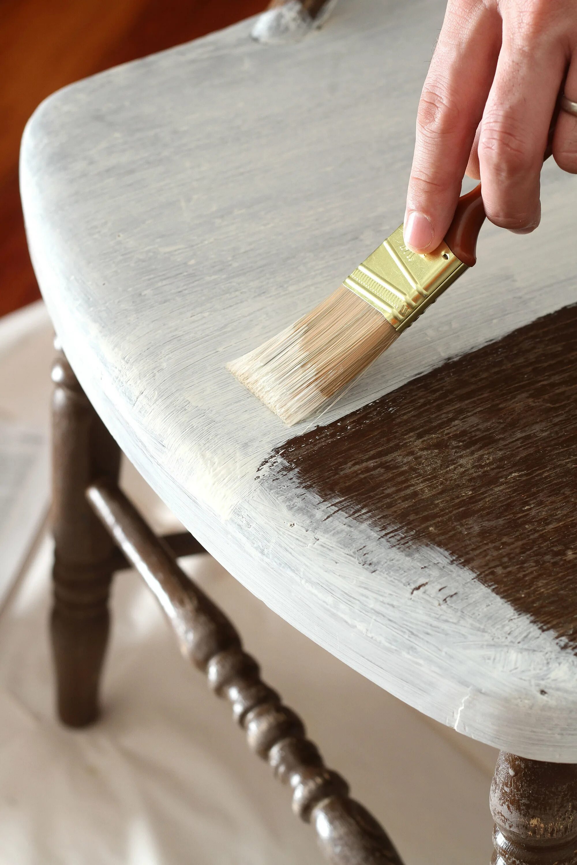 Покраска деревянной мебели. Покрасить деревянный стол. Краска для перекраски мебели. Покраска стола из дерева.