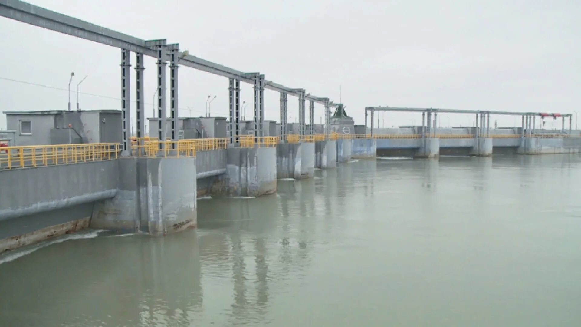 Шардаринское водохранилище. Шардаринское водохранилище Узбекистан. Шардара водохранилище в Казахстане. Шардаринское водохранилище плотина.