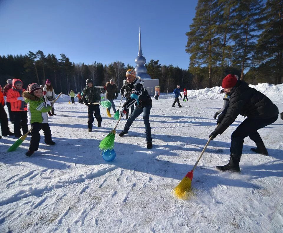 спортивная квест игра по следам на снегу. зимние игры на улице. спортивная квест игра по следам на снегу. спортивная квест игра по следам на снегу. зимний тимбилдинг на природе конкурсы.