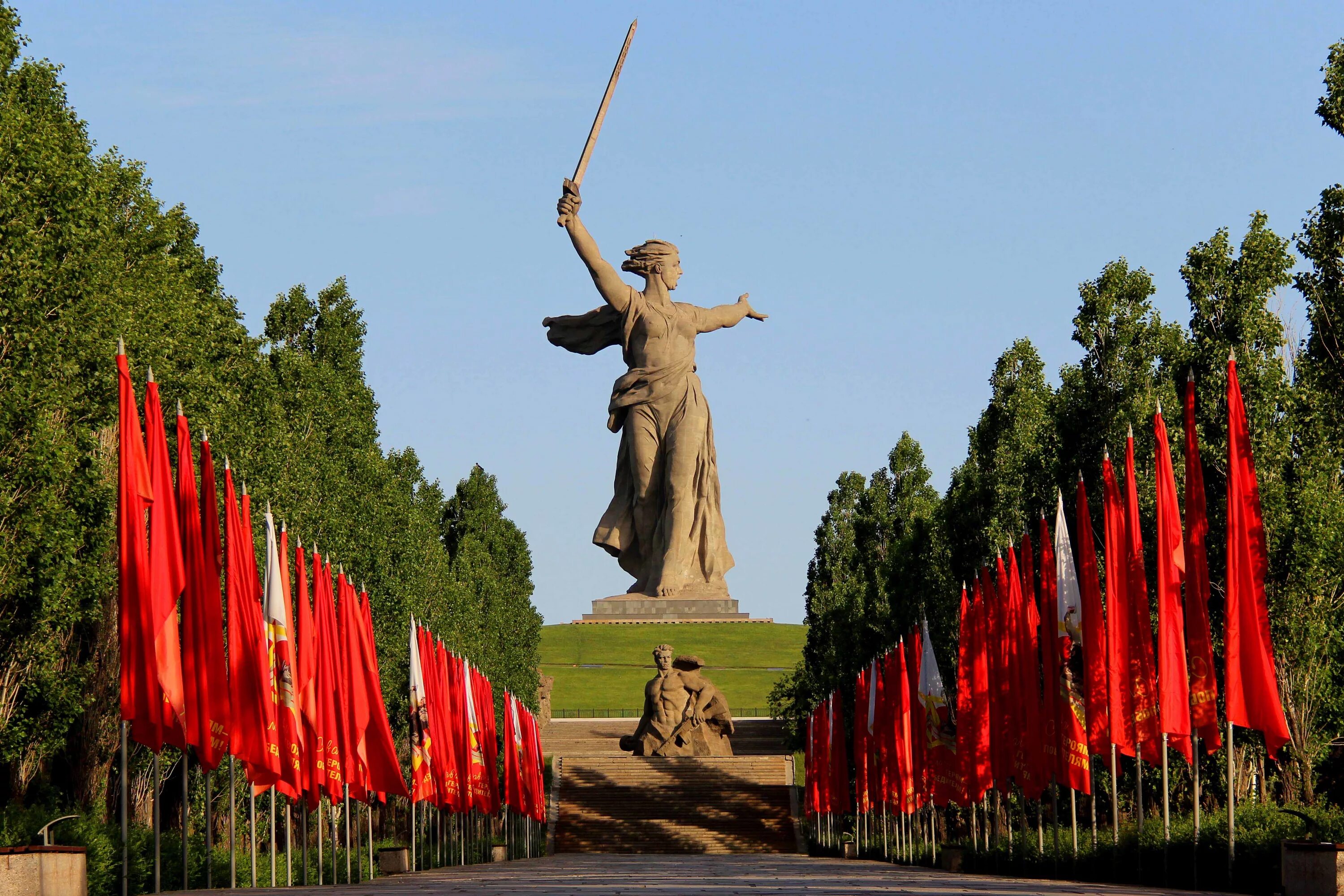 Мемориальный комплекс героям Сталинградской битвы. Героям Сталинградской битвы на Мамаевом Кургане. Памятник Мамаев Курган в Волгограде. Волгоград мемориальный комплекс на Мамаевом Кургане. Ансамбль на 9 мая