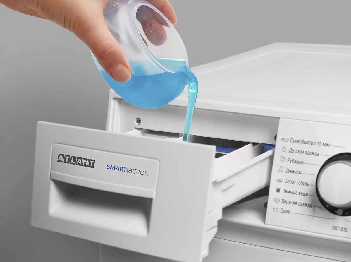 Куда засыпать порошок в стиральную машину. Стиральная машина indesit bwse 71252 l 1. Куда засыпается порошок. Засыпка порошка в стиральную машину. Отсек для порошка в стиральной машине gorenje.