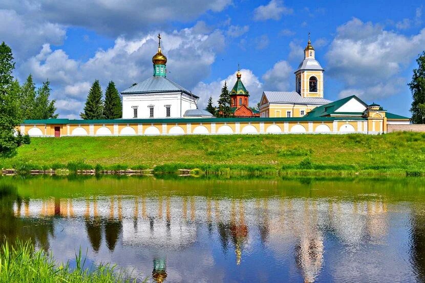 Боровичи новгородская область монастырь. Боровичи мужской монастырь. Боровичи мужской монастырь. Монастырь в боровичах. Духи боровичи.