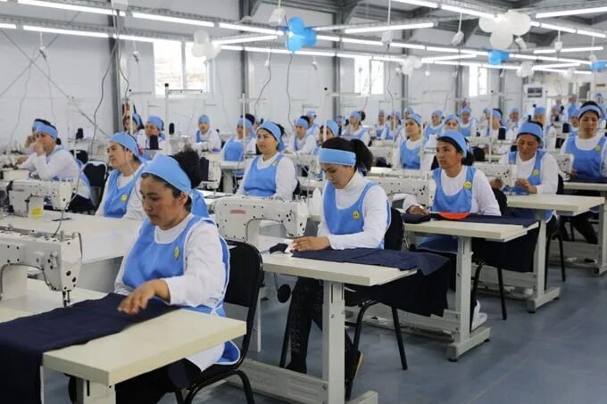 Швейная фабрика Узбекистан. Швейный цех Узбекистан. Трикотажный Швейный цех Узбекистан. Швейная промышленность Узбекистана.