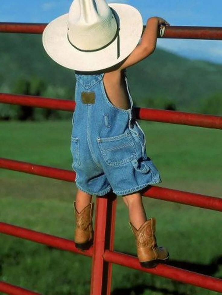 Little cowboy ready to go. Малыш в ковбойской шляпе. Маленький ковбой. Пустышка Hipsterkid Cowboy. Ребенок ковбой в шортах.