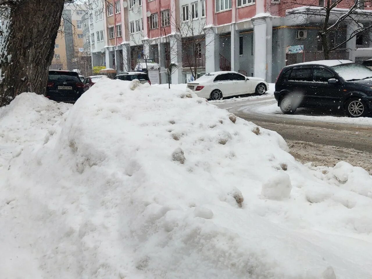 Снег 15 декабря. Снегопад в калуге. снежная 15. снеговая 15 а. горуправа  зимой.