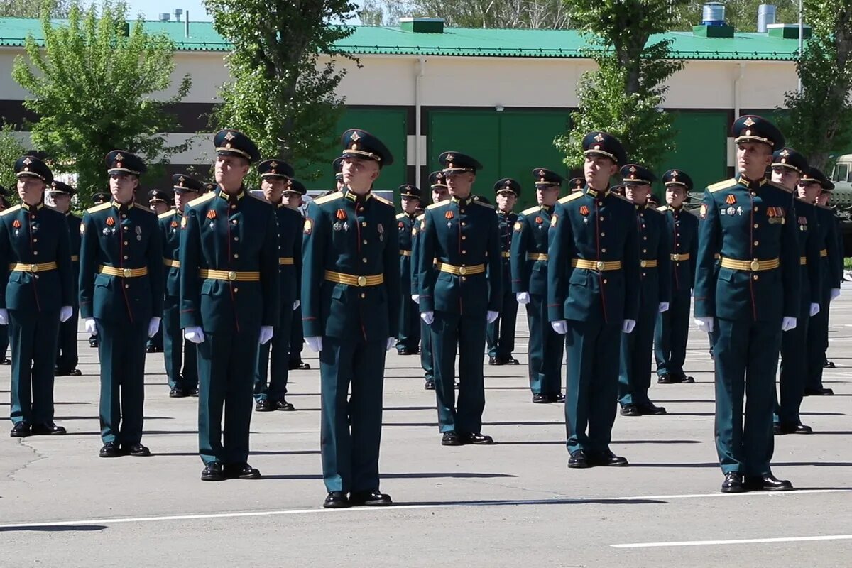Казанское высшее военное командное училище. Квткку казанское высшее танковое училище. офицеры казанского танкового училища. танковое военное училище в казани. казанское высшее военное училище выпуск.