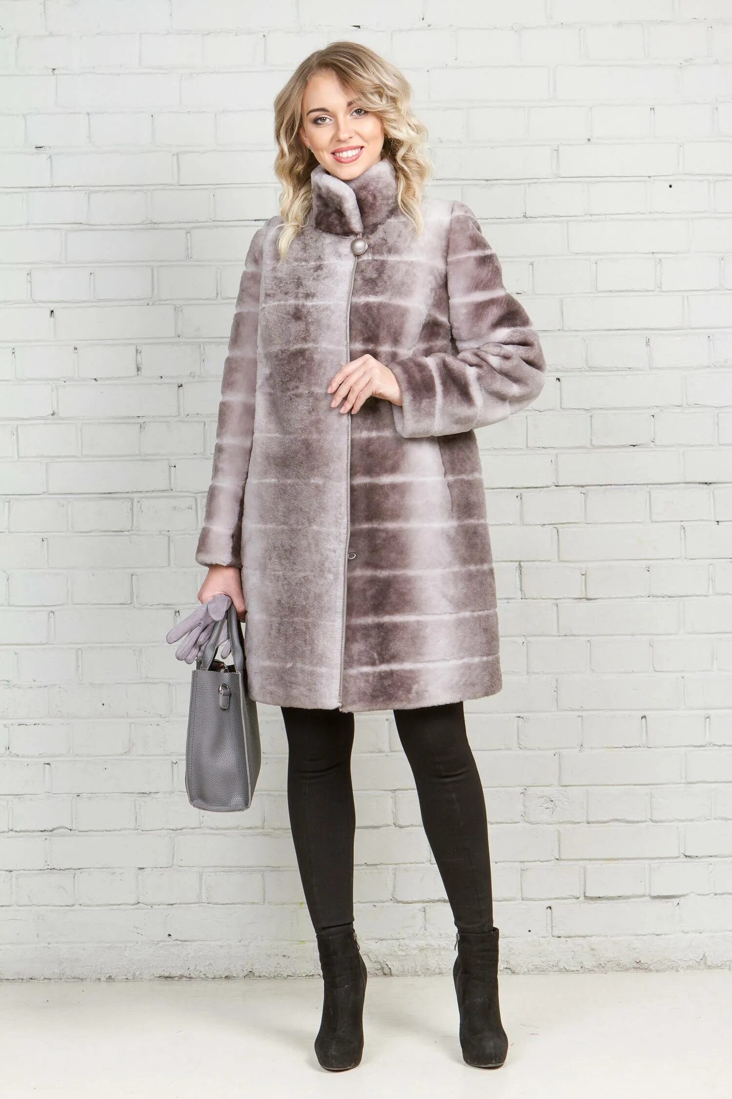 Мутоновая шуба 2022. Модные мутоновые шубы 2020. Шуба мутоновая бизон 2018. Мутоновая шуба метелица юга. Цигейка мутон мех.