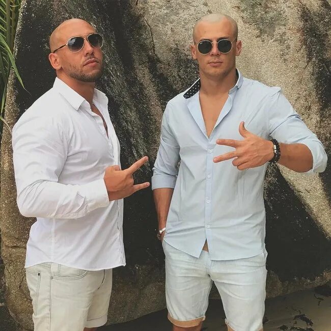 два лысых. лысая девушка и парень. два лысых парня.